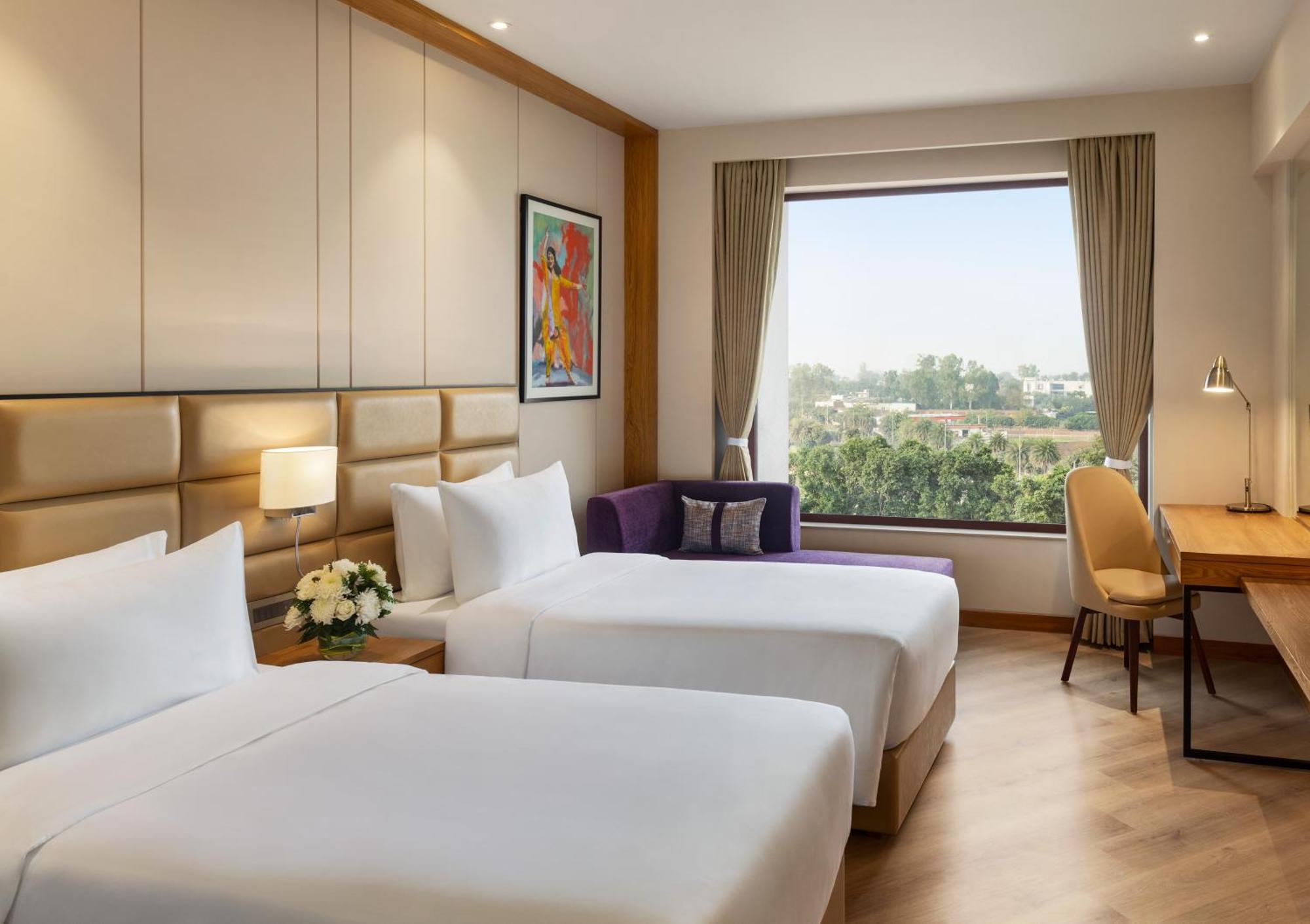 Ramada Encore By Wyndham Amritsar Airport ภายนอก รูปภาพ