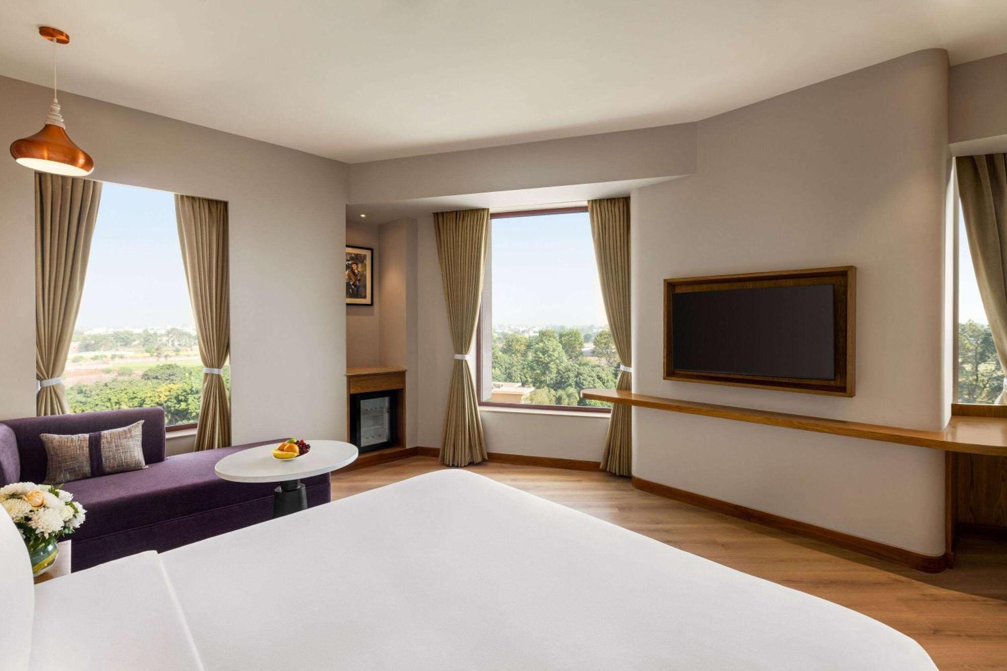 Ramada Encore By Wyndham Amritsar Airport ภายนอก รูปภาพ