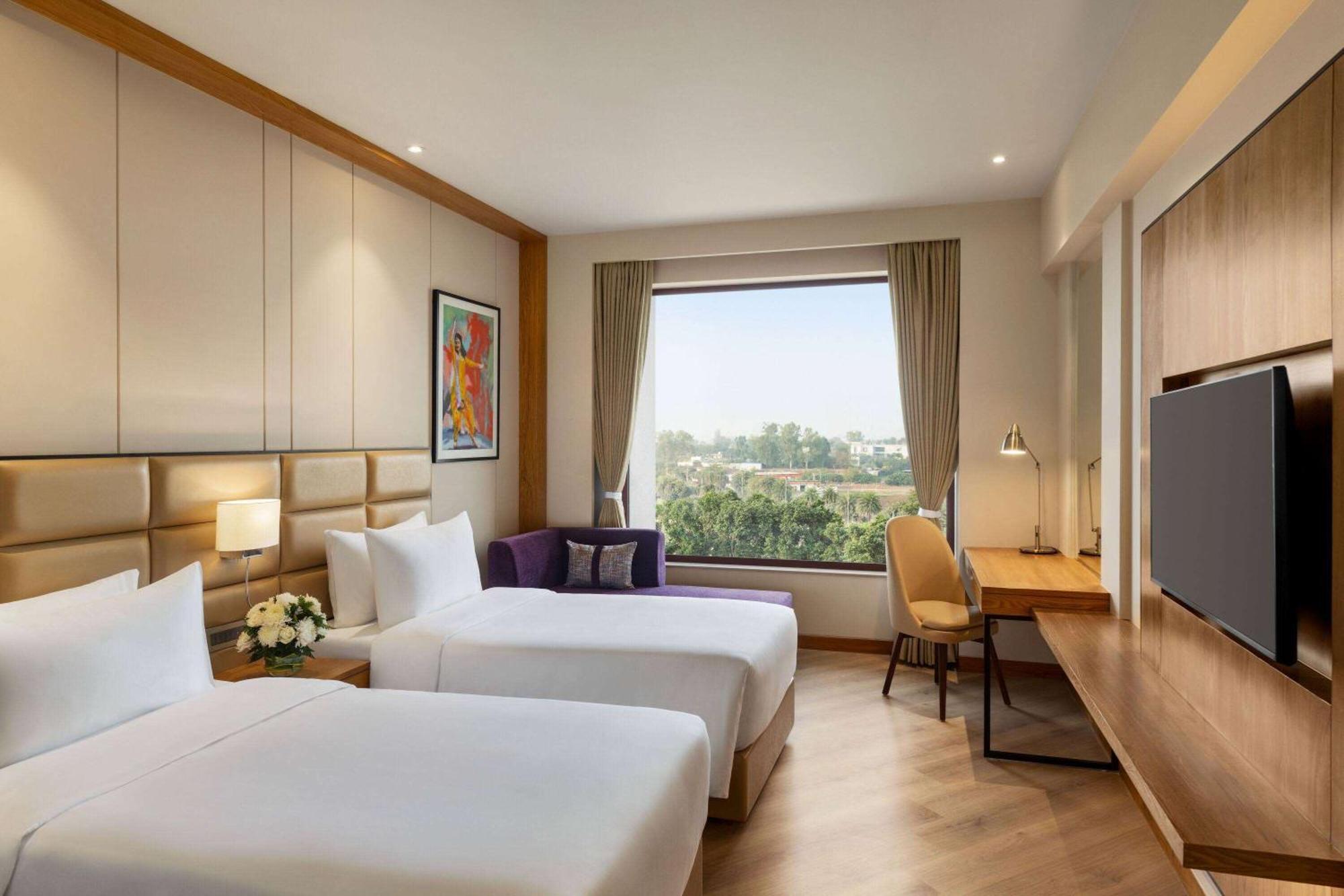 Ramada Encore By Wyndham Amritsar Airport ภายนอก รูปภาพ