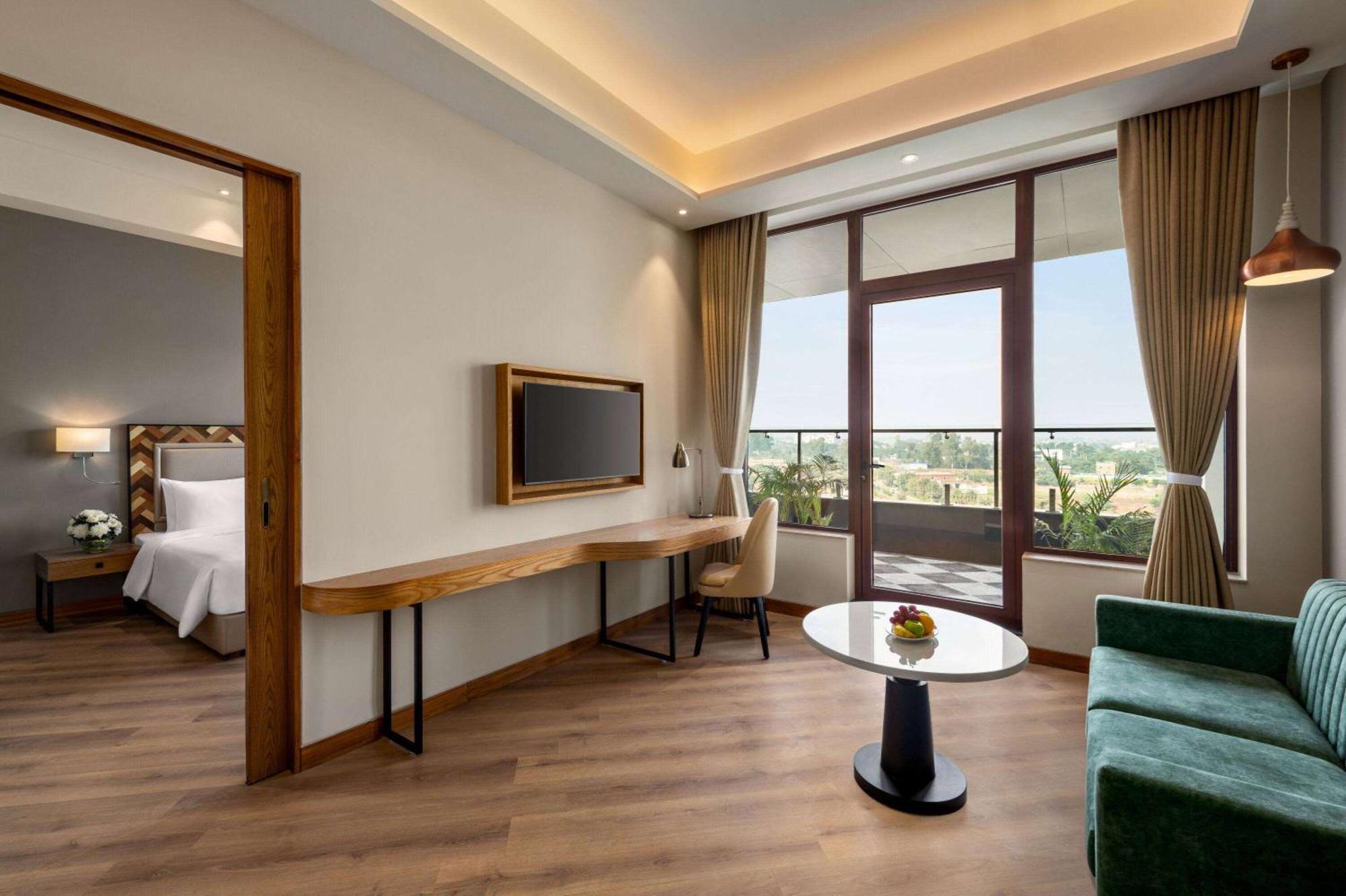 Ramada Encore By Wyndham Amritsar Airport ภายนอก รูปภาพ