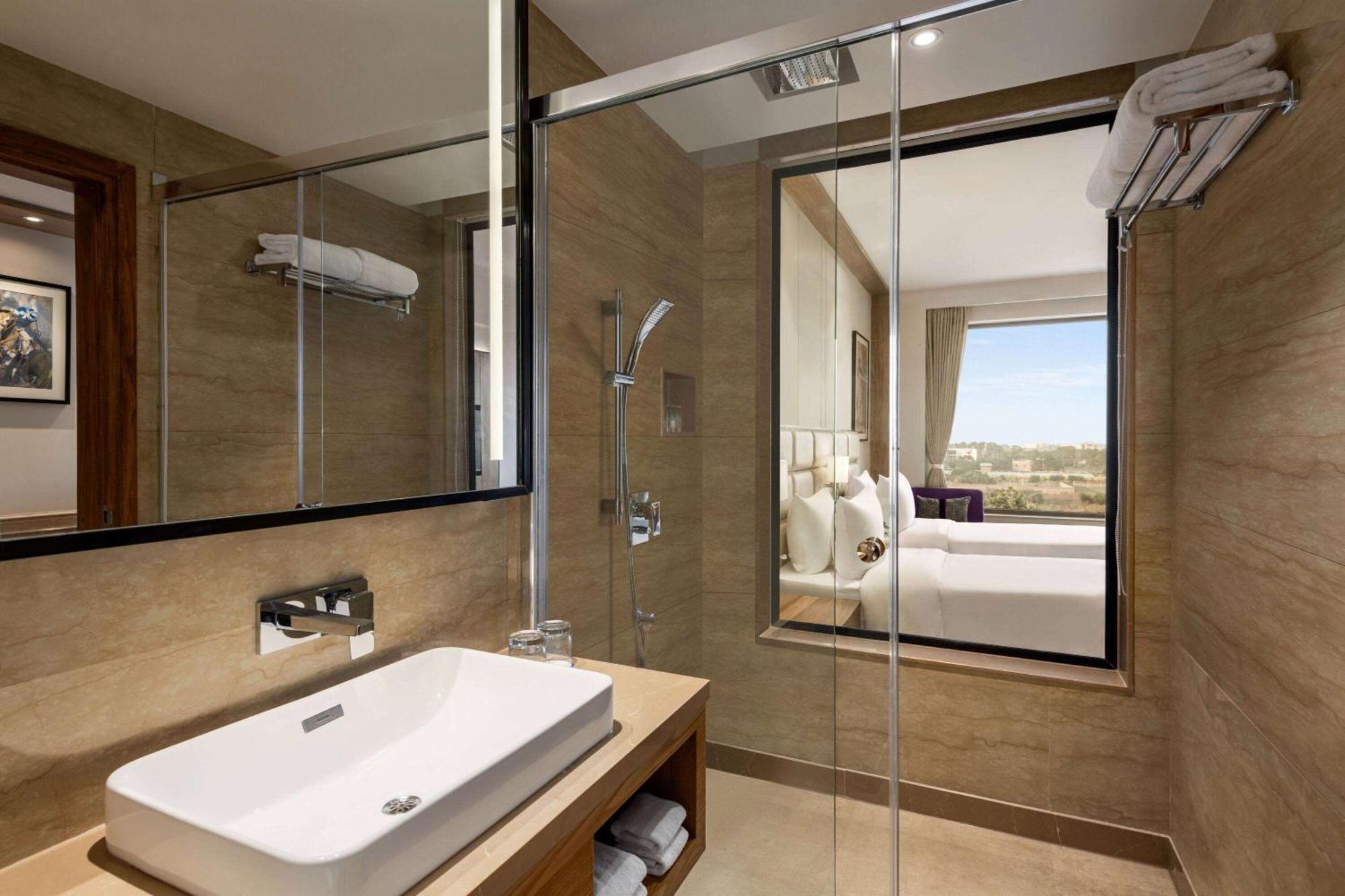 Ramada Encore By Wyndham Amritsar Airport ภายนอก รูปภาพ