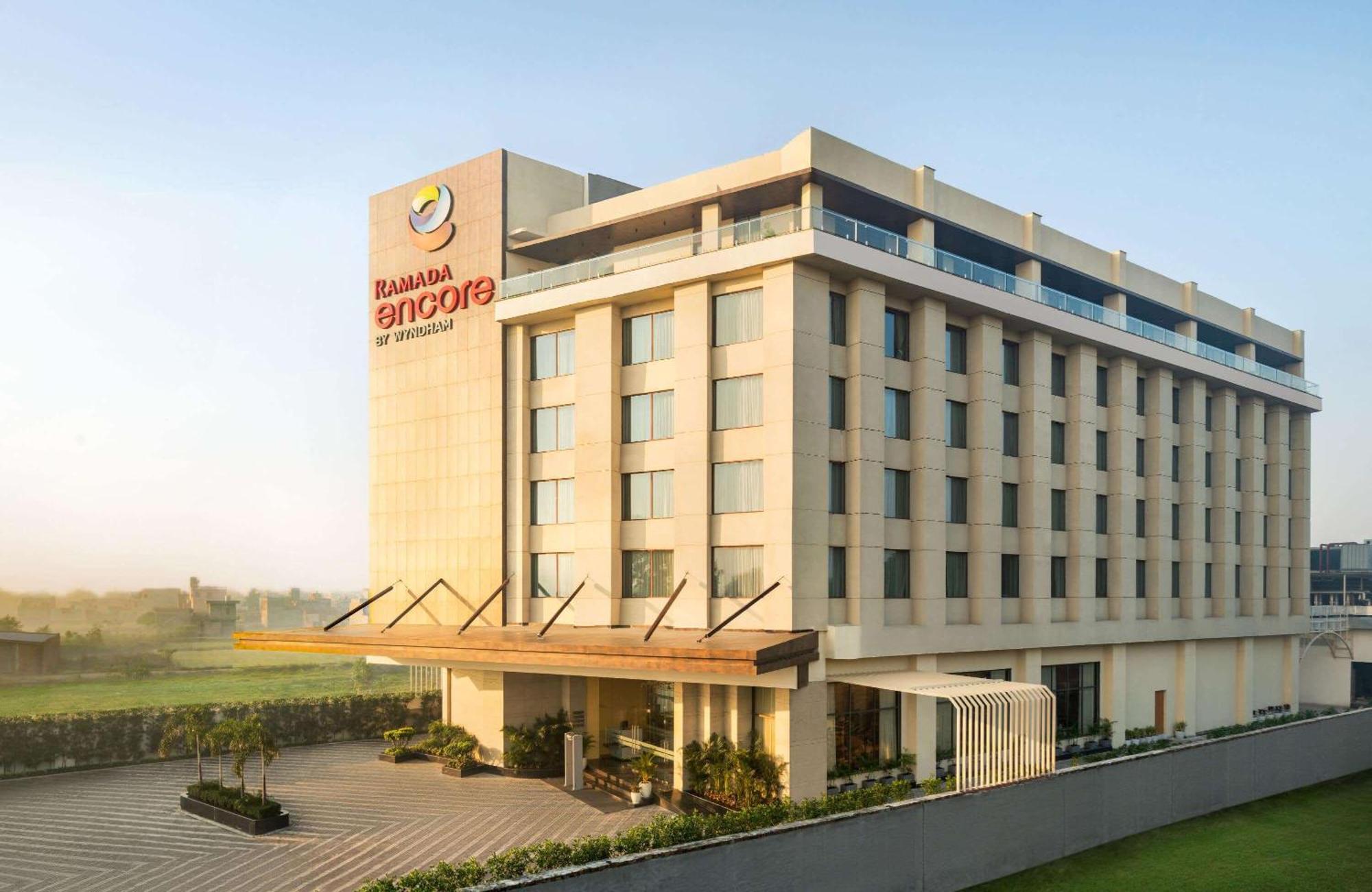 Ramada Encore By Wyndham Amritsar Airport ภายนอก รูปภาพ