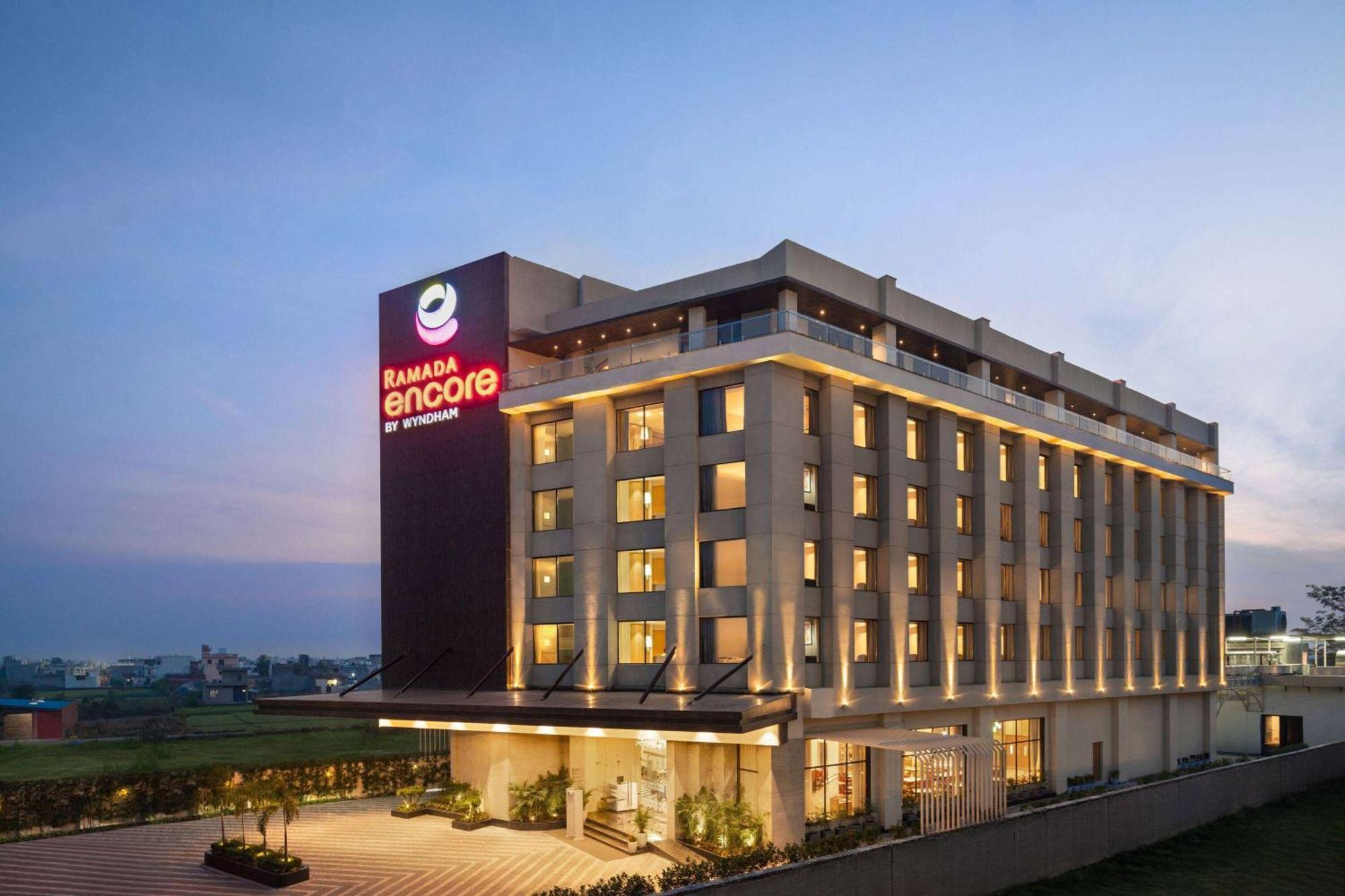 Ramada Encore By Wyndham Amritsar Airport ภายนอก รูปภาพ
